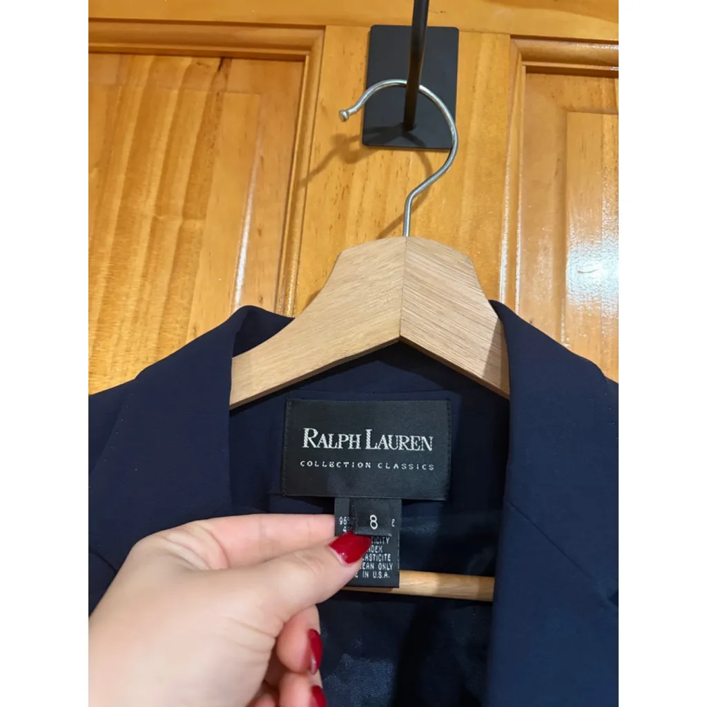 Ralph Lauren Collection Classics Navy Blazer Jacket Size 8 Made in USA
READ - Image 2