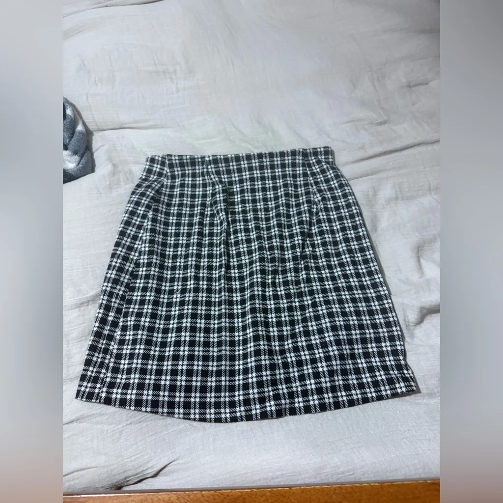 DIVIDED H&M plaid skirt - Image 3