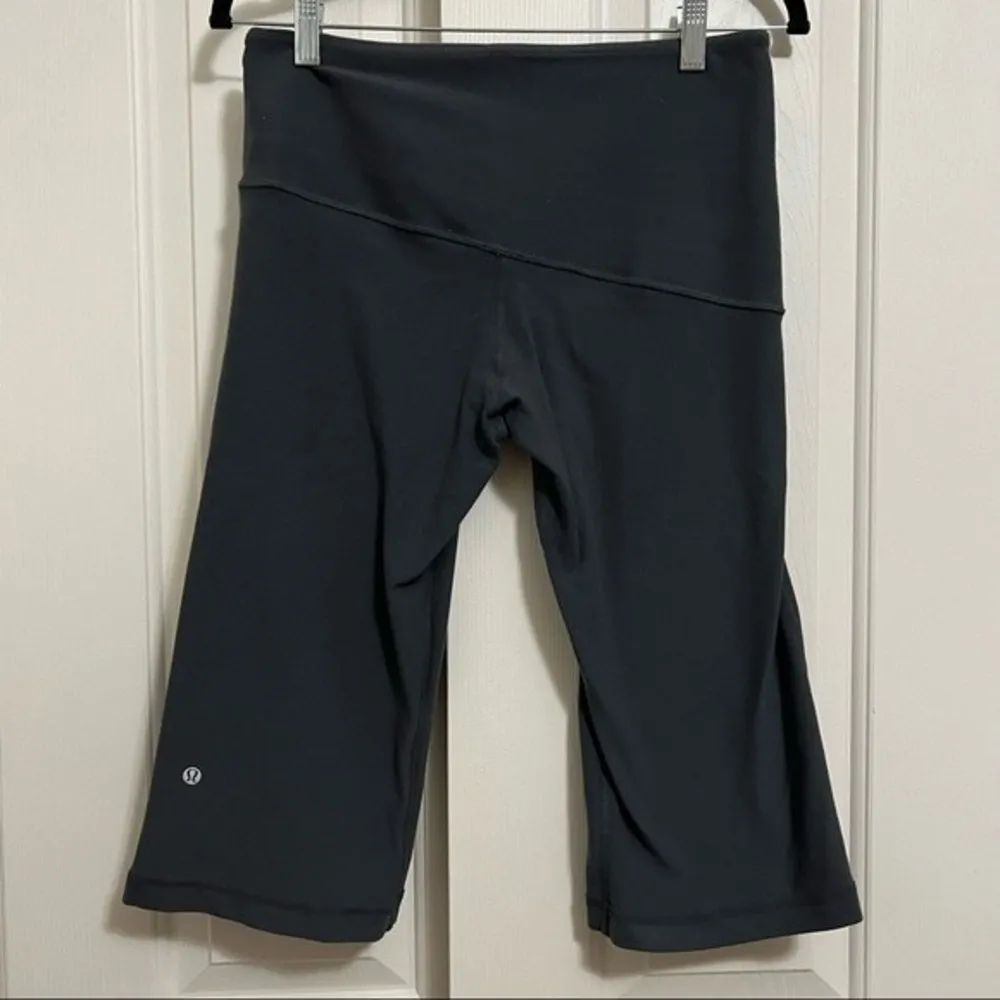 Lululemon  Women’s reversible retro rainbow crop leggings - size 8 - Image 5