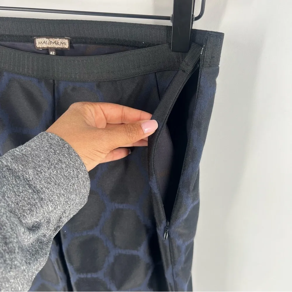 Maliparmi Hexagon Print Blue Black High‎ Rise Side Zip Crop Slim Leg Pant - Image 6