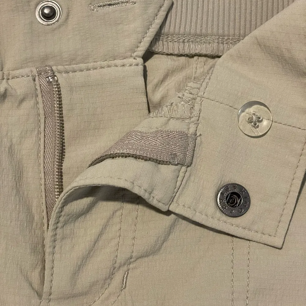 Athleta Shorts Womens  Trekkie Beige Cuffed Nylon Ripstop Hiking shorts - sz 10 - Image 7