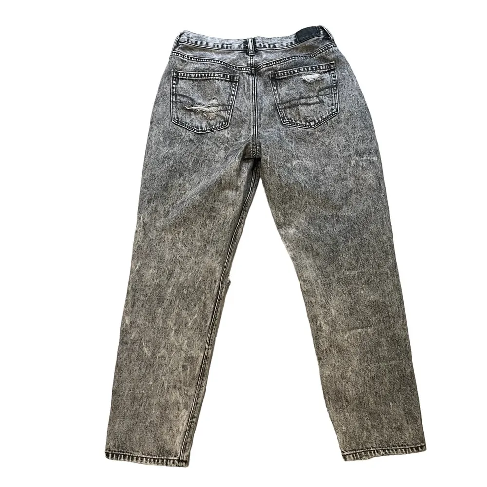 American Eagle Grey Acid Wash Distressed Mom Jeans, Sz 8 - Image 2