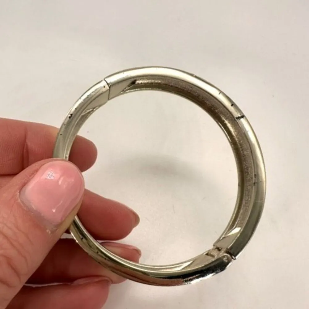 Tokyo Jane Off‎ White Enamel Goldtone Bangle Bracelet Gold - Image 6