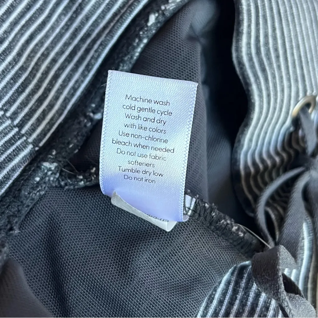 Athleta•Drawstring Grey zipper pocket shorts•sz M - Image 8