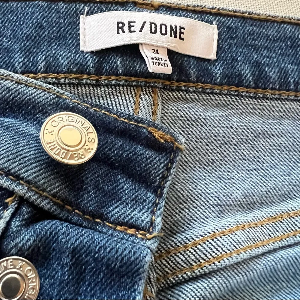 RE/DONE 90s High Rise Extra Crop Jeans - Image 12