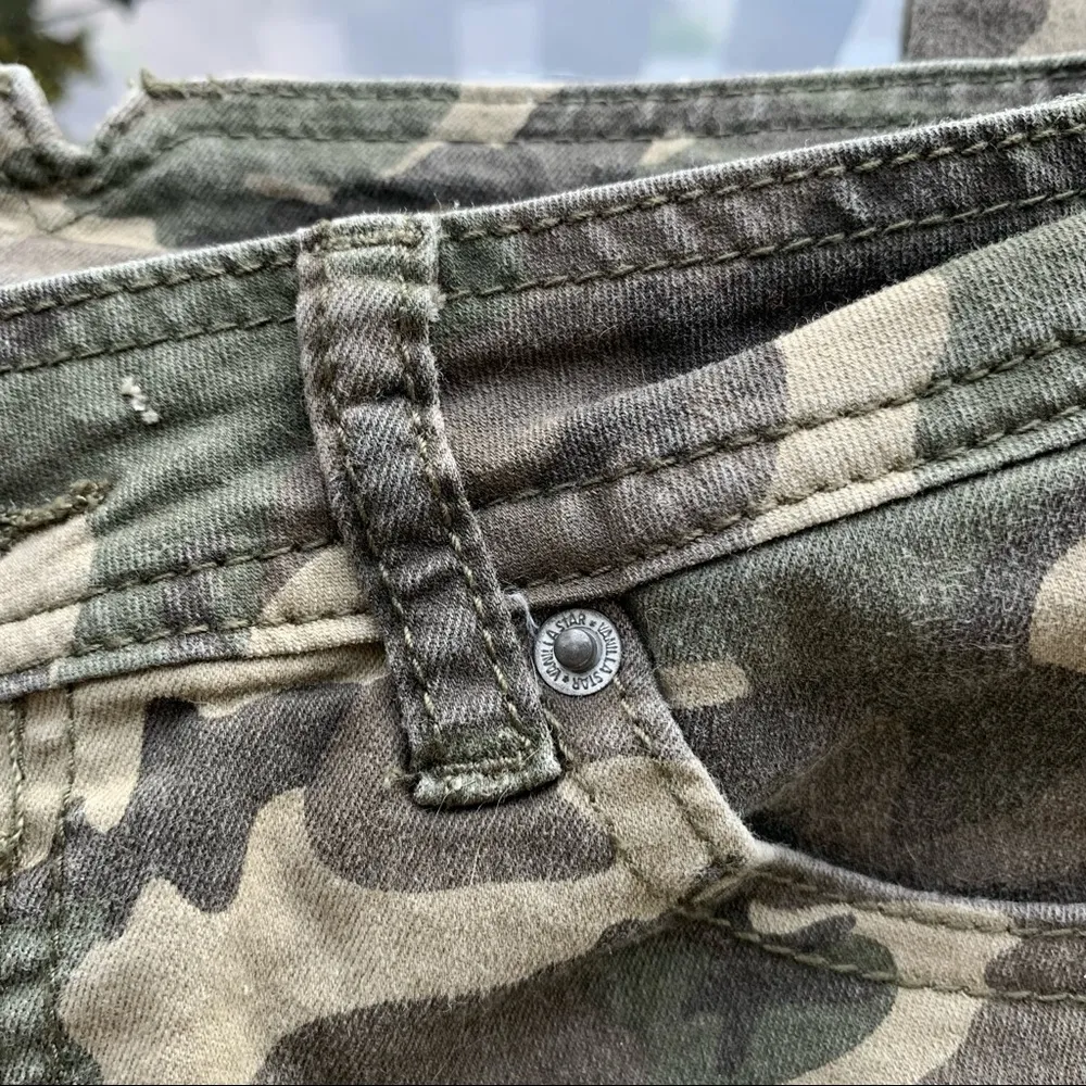 Vanilla Star Cargo Cropped Pants in Green Camo - Size 3 - Image 10