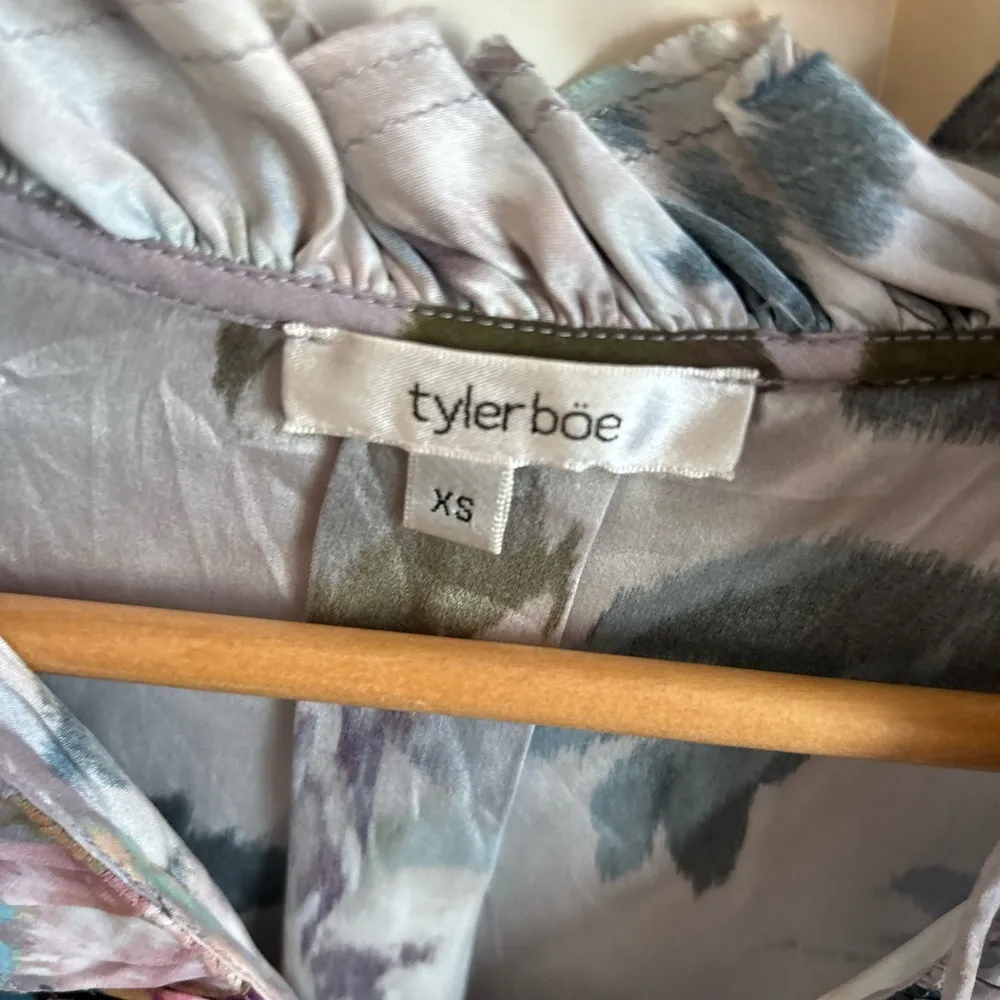 Tyler boe floral blouse top long sleeve 100% silk size xs spring dressy casual Purple - Image 3