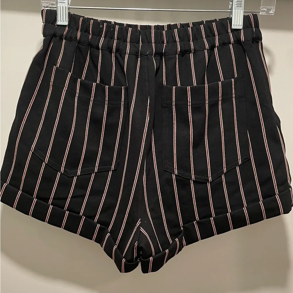 Forever 21 F21 Black & Red/White Pinstriped Fitted Cuffed Shorts - M - Image 9