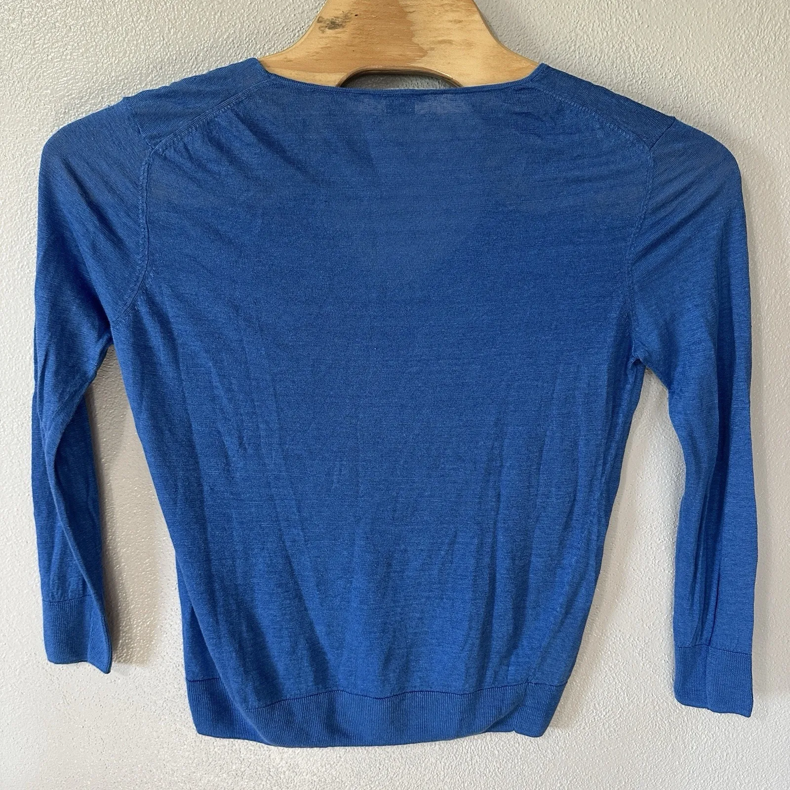 Theory Wynn a Sag Harbor Lightweight V-Neck Blue Linen Blend Pullover‎ Medium - Image 3