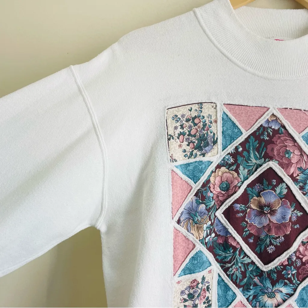Vtg 90s Floral Patchwork Graphic Sweatshirt / Sweatshirt Dress White S/M - Image 5