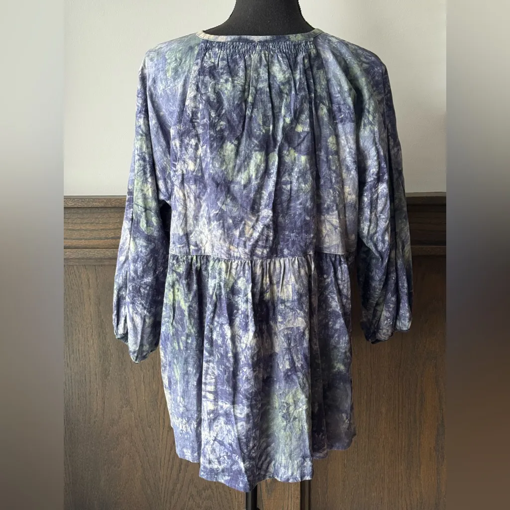 CAbi Women's Woodstock Tie-Dye Babydoll Blouse - Blue and Green Medium - Image 3