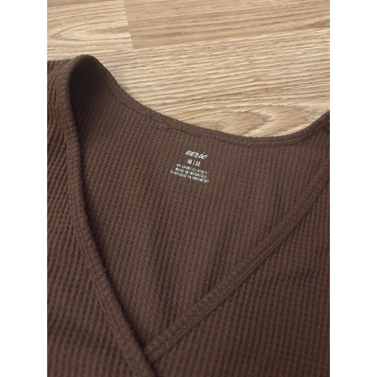 Aerie Waffle Knit Cropped Long Sleeve Top Size Medium - Image 3