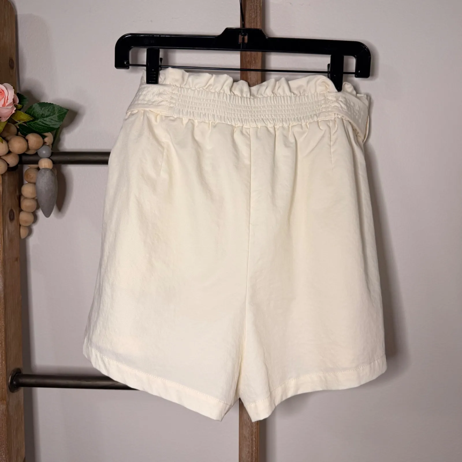 Calla Women Cream Paperbag Waist Tie Shorts Size Large - Image 5