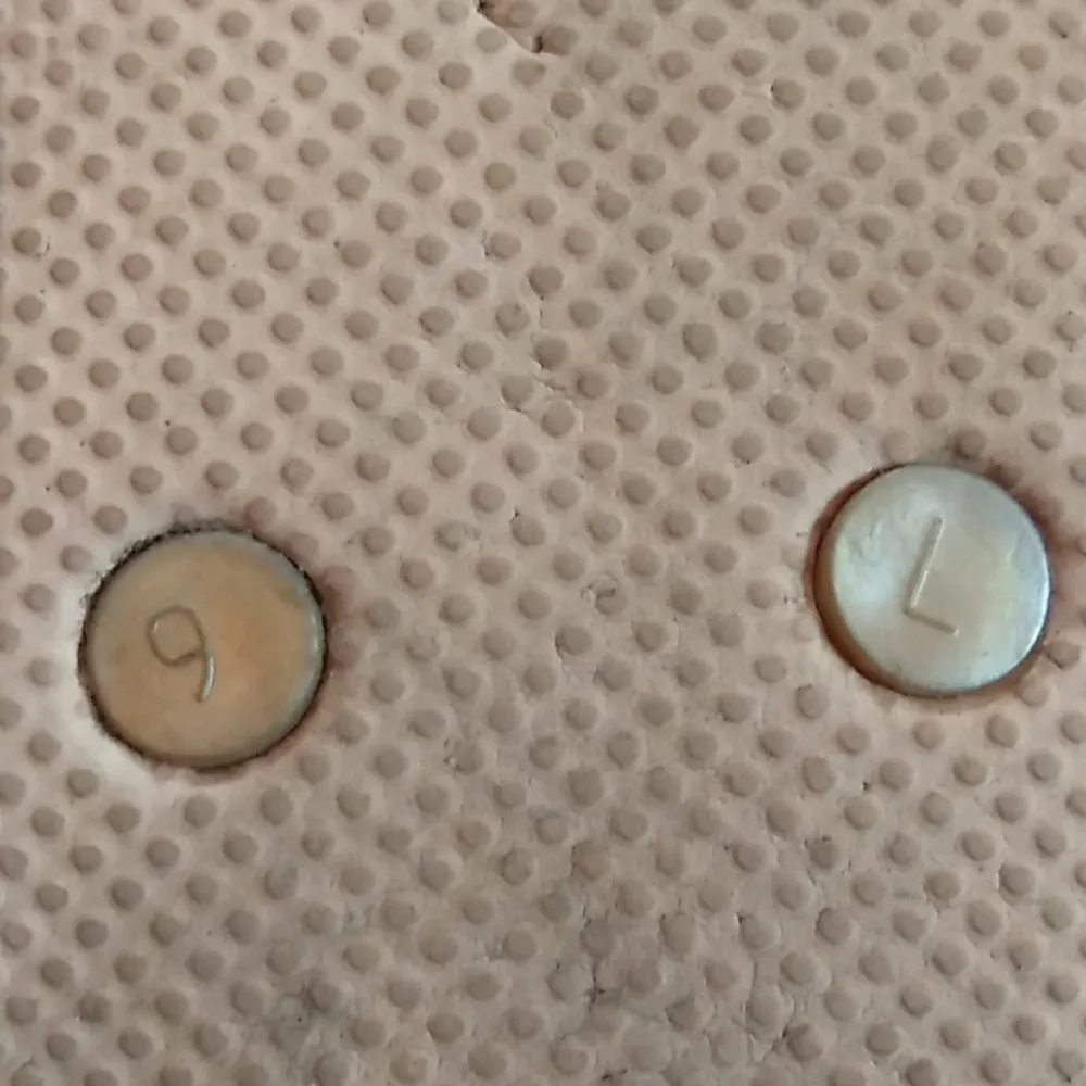 Old Navy Flip-flops - Image 3