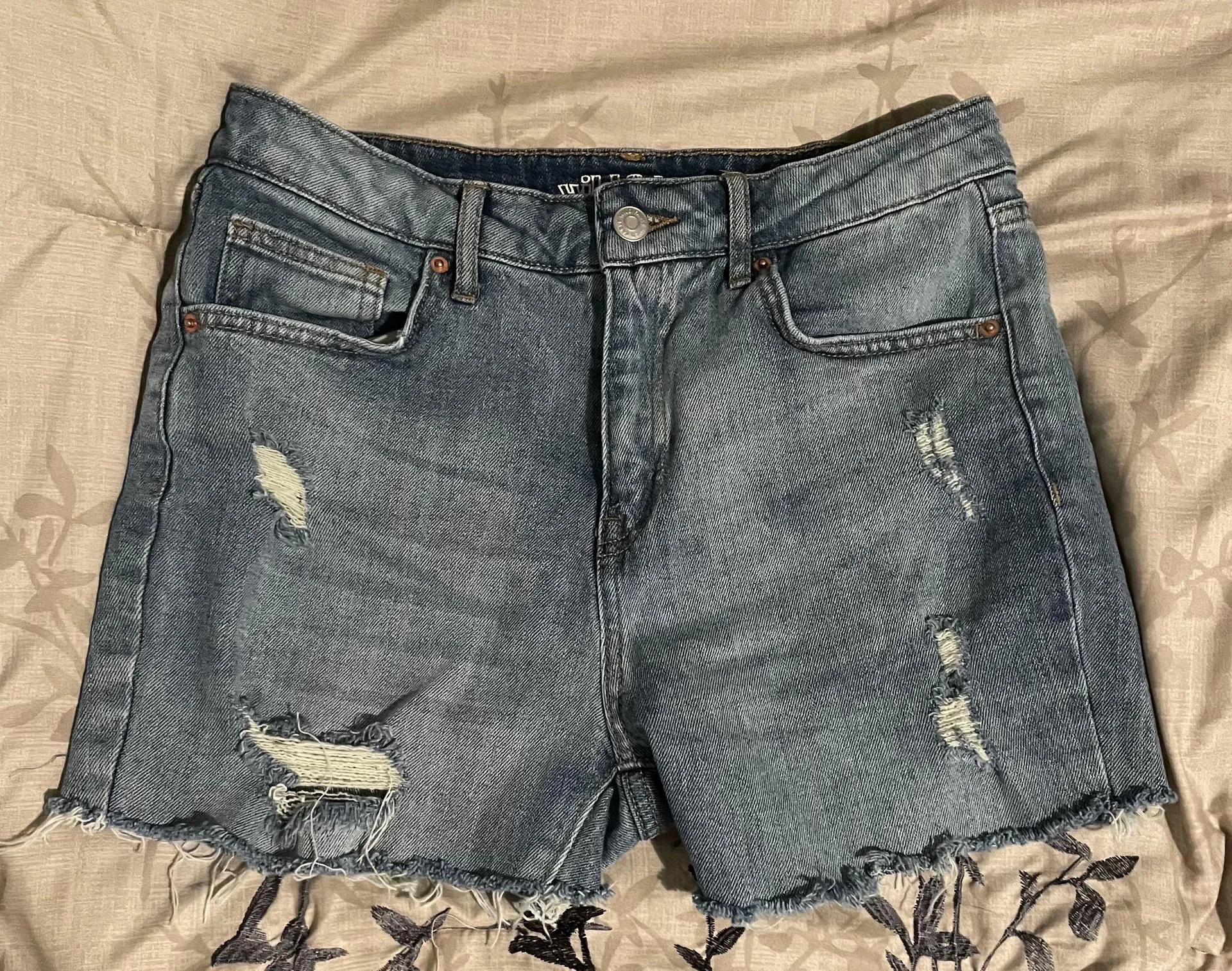 Jean Distressed Shorts Blue Size 4 - Image 3