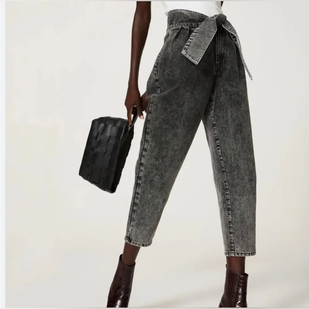 Blank NYC When In Rome Belted Paperbag Pants - Image 3
