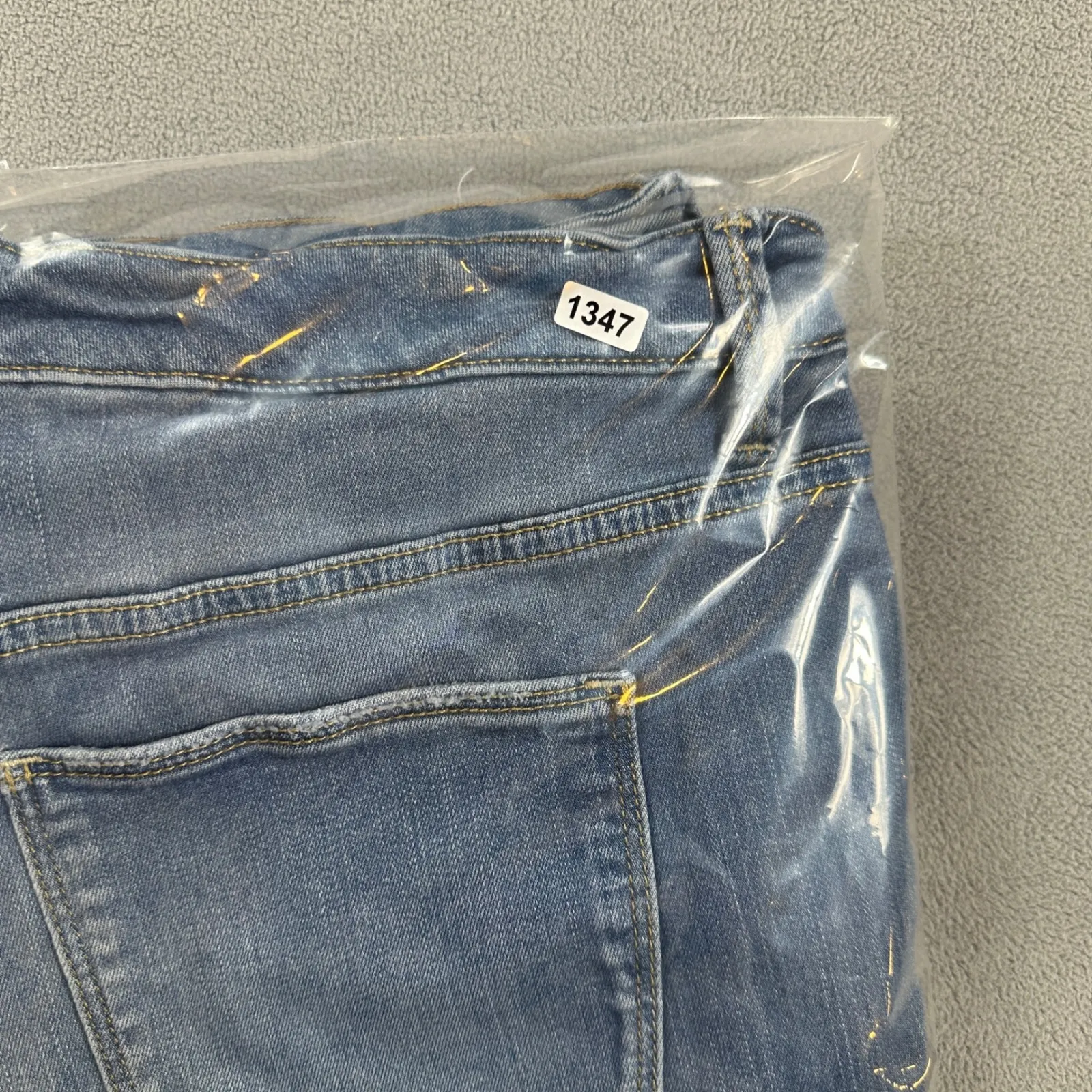 Universal Thread Womens Jeans 14 32R Mid Rise Skinny Distressed Frayed Hem Light - Image 8