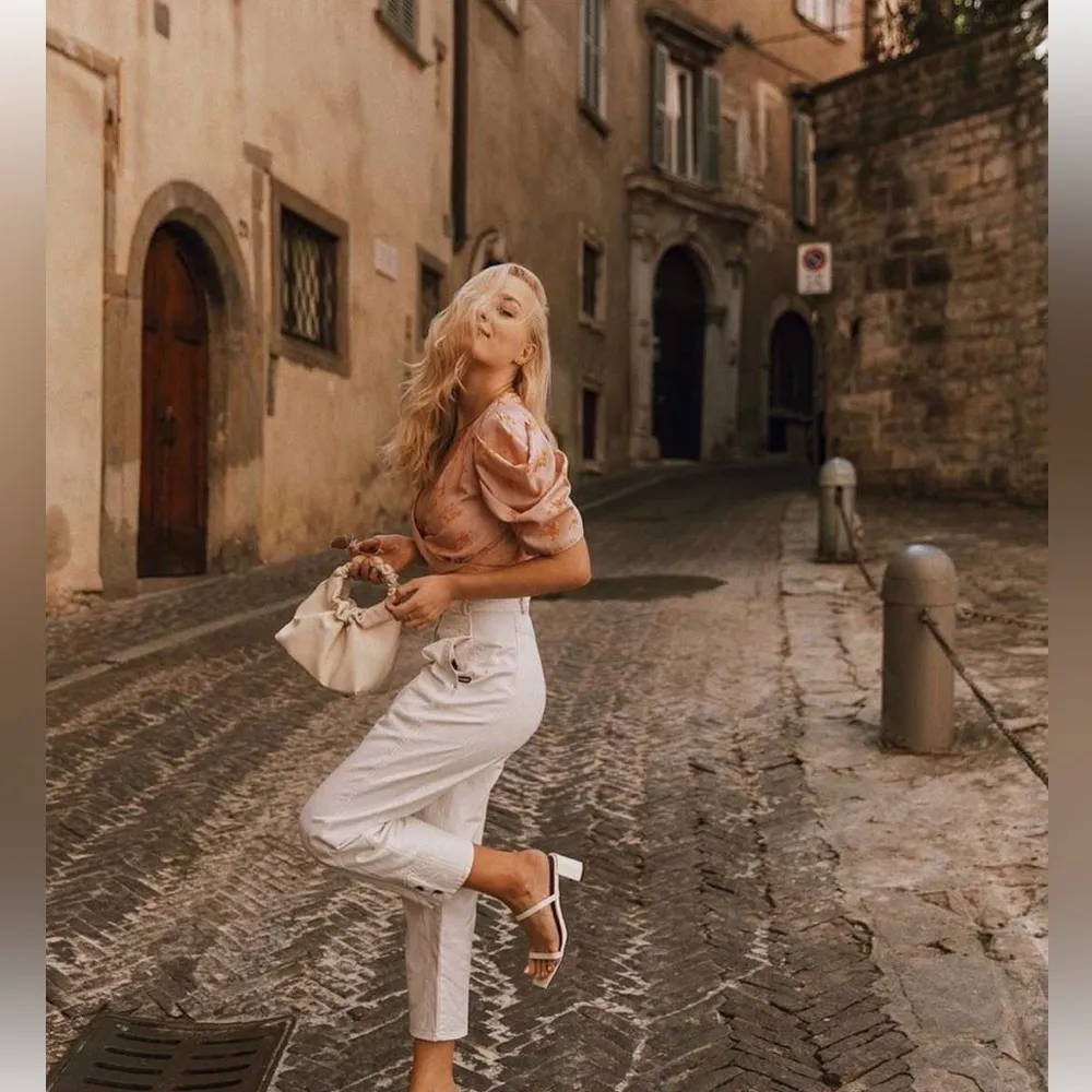 Keepsake the Label Allure Satin Crop Top in Blush Ditsy Floral Size XXS NWT Pink - Image 3