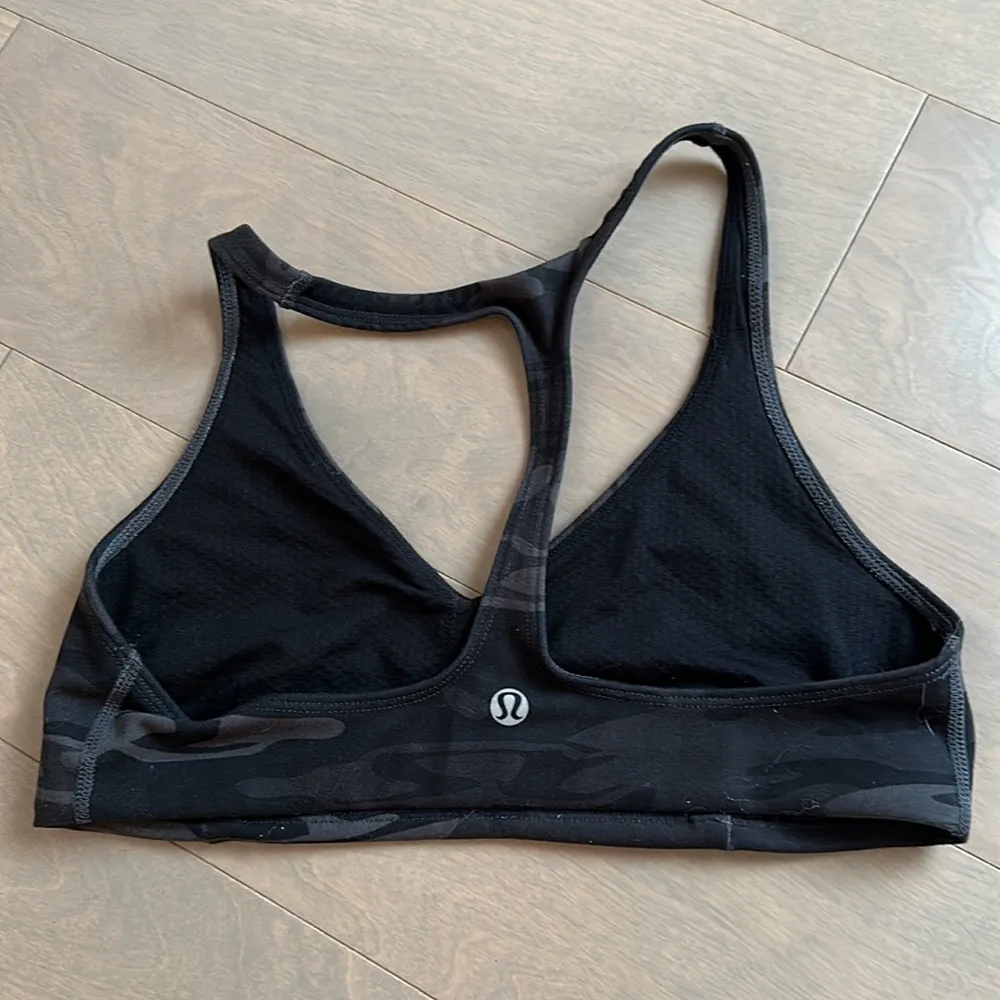 Lululemon  camo sports bra - size 4 - Image 2