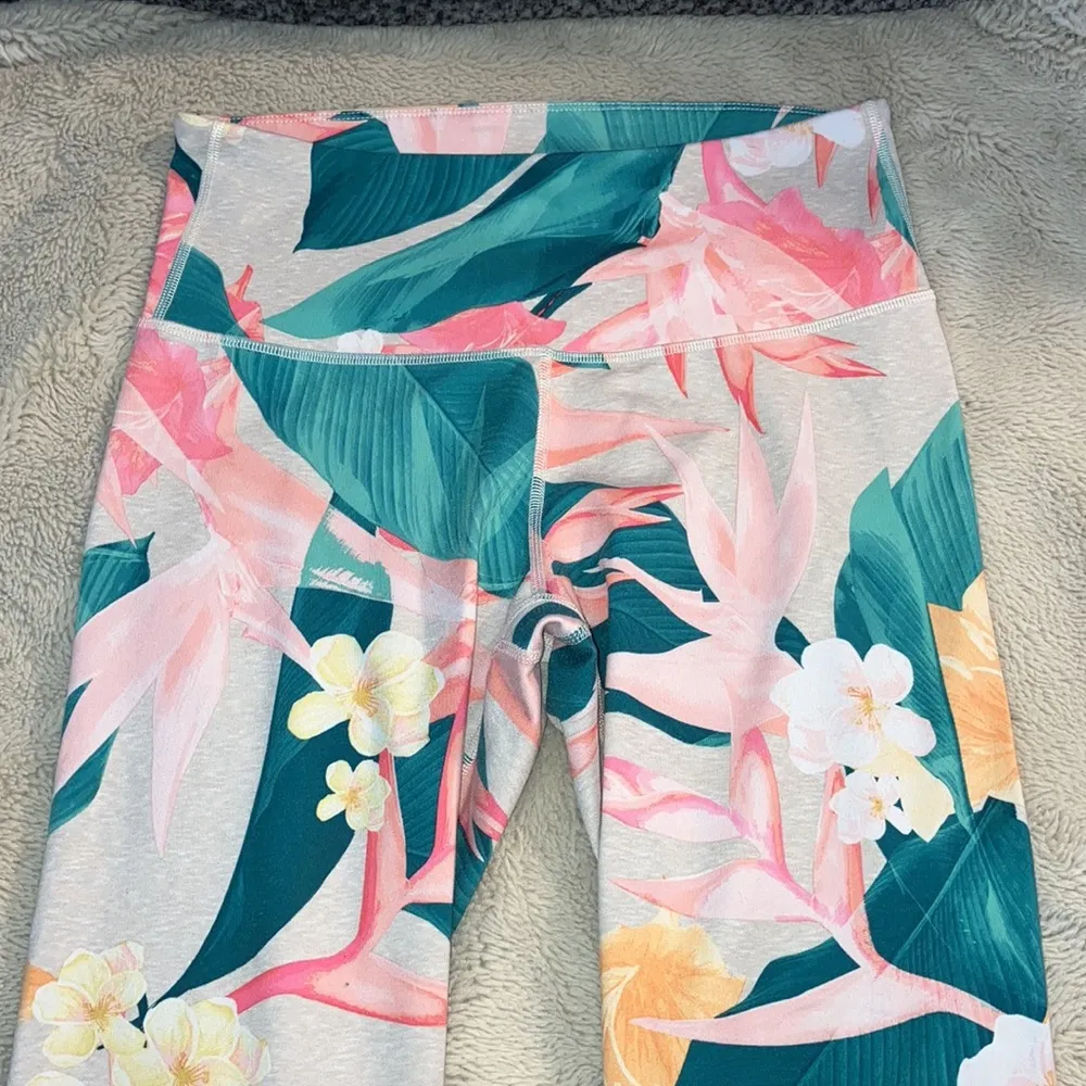 🔹4 for $30 Old Navy Go Dry Elevate Crops, Medium - Image 2