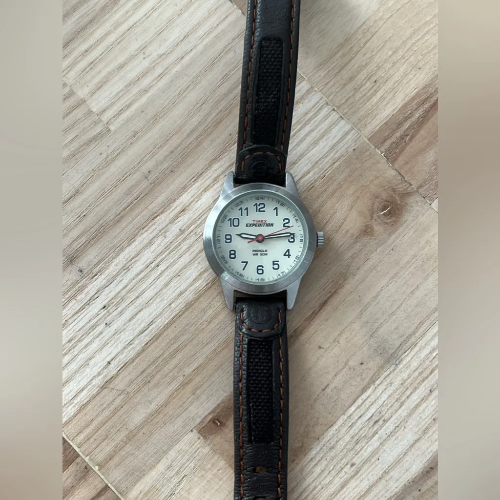 Timex Expedition Ladies Watch Indiglo Light-Up Dial Stainless Case Leather Strap - Image 4