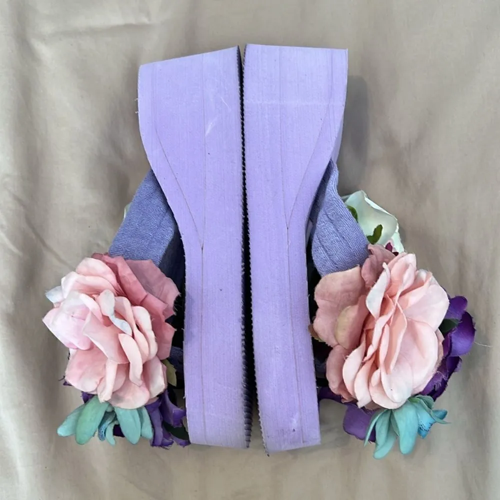 Make a statement with these adorable flower adorned wedge sz6 flip flops EUC Purple Size 6 - Image 3
