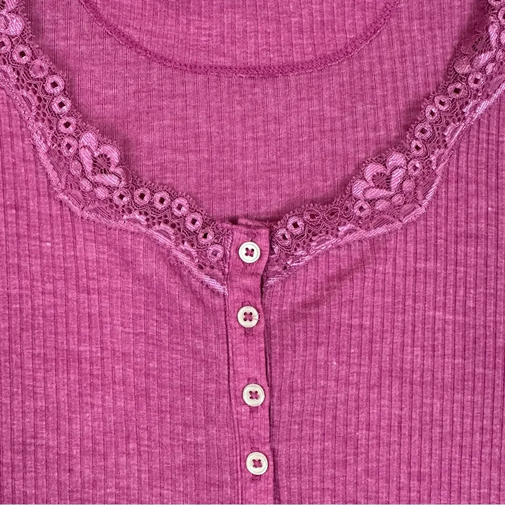 Old Navy Magenta 3/4 Sleeve Ribbed Lace Trim Henley Shirt Top Medium - Image 3