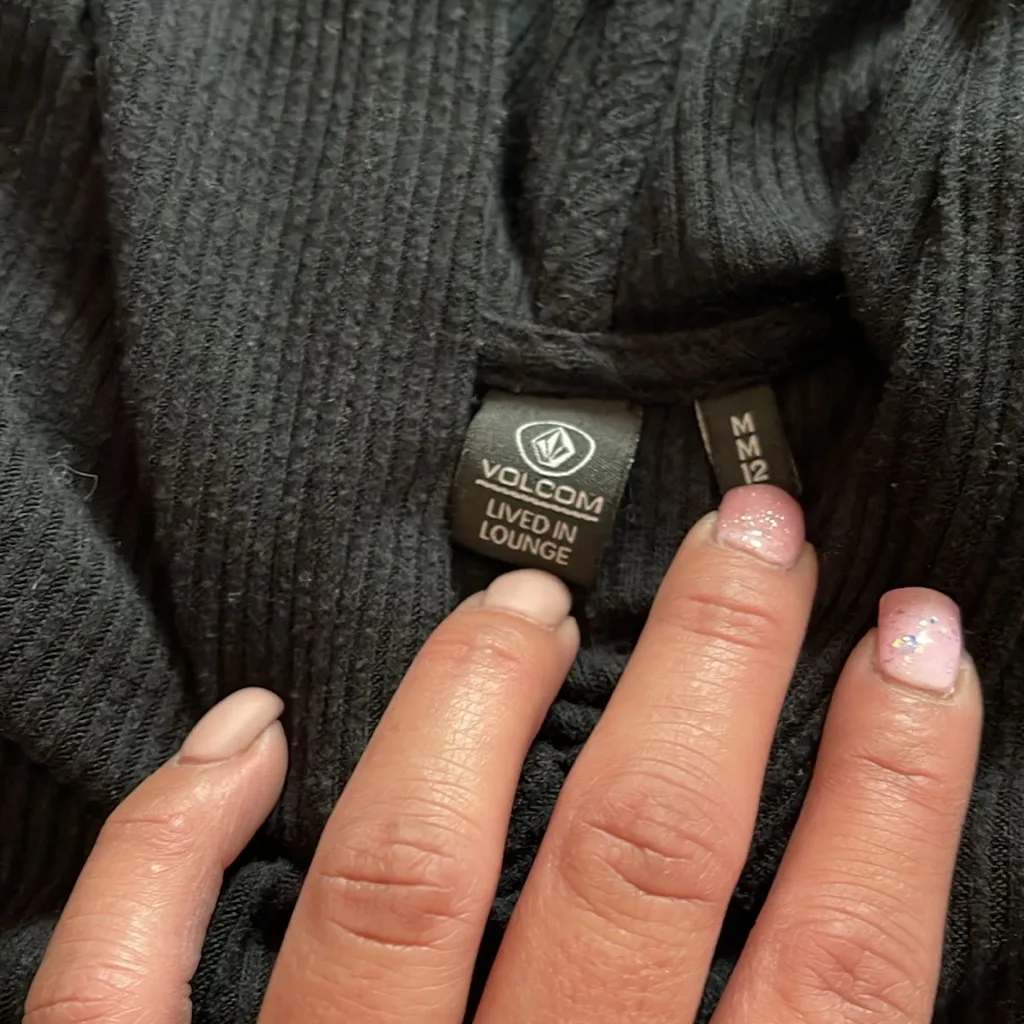 Volcom Pullover Shirt Sweater Medium 12 Black - Image 3