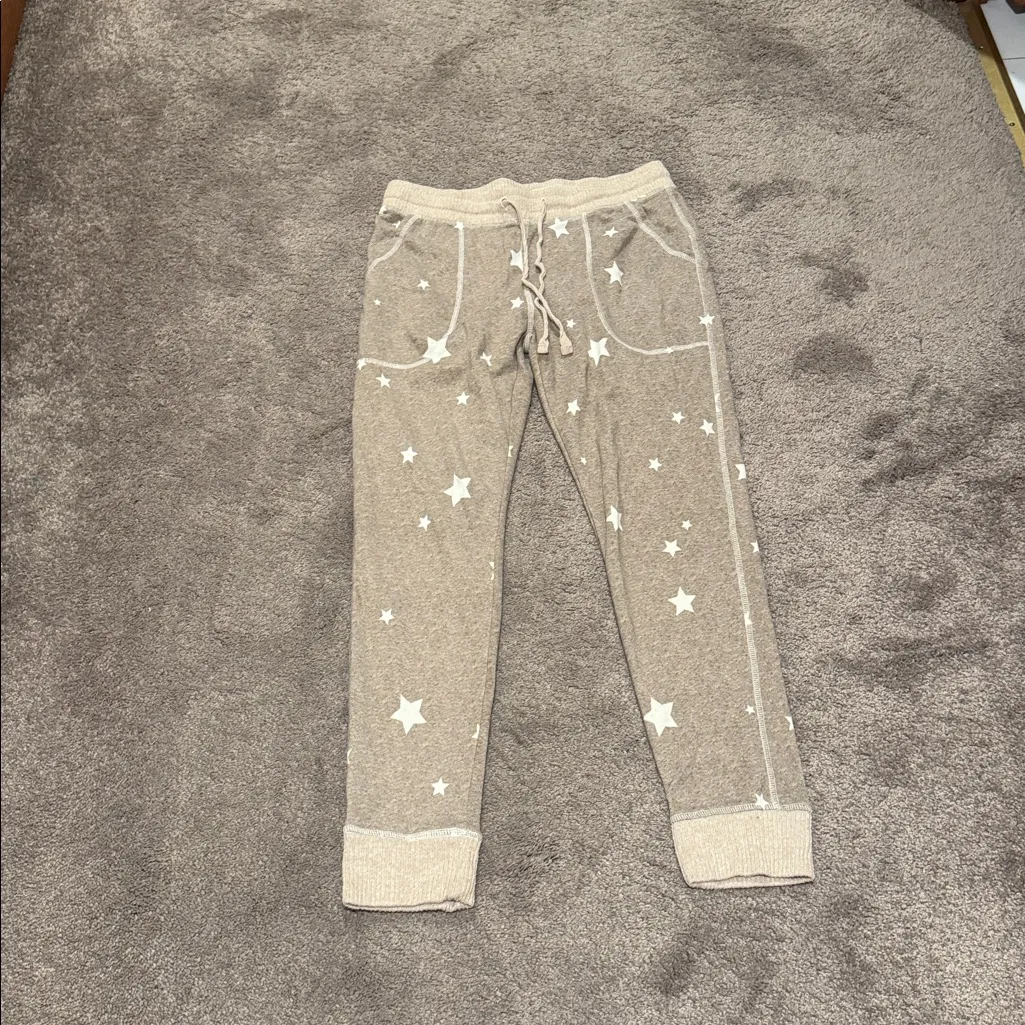 Live Love Lounge by Karen Neuburger Tan/White Star Print Knit Pajama Set SIZE S Tan - Image 6