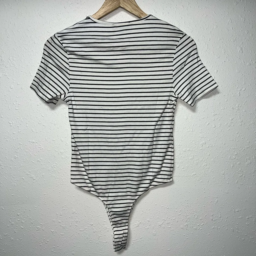 New Lulus White and‎ Black Striped Short Sleeve Bodysuit Women’s Size Medium - Image 2