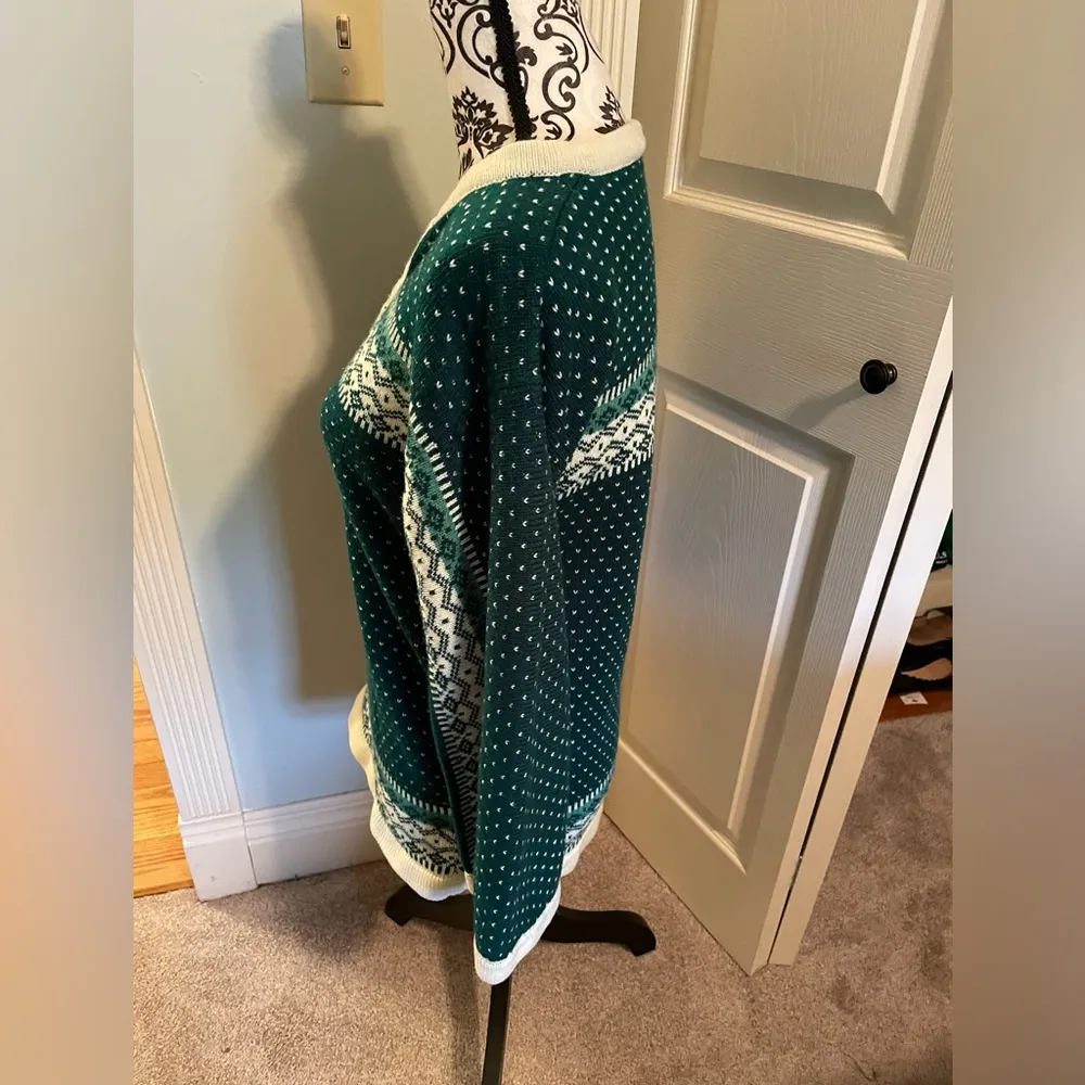 Vintage Green & Cream Acrylic Sweater V Neck Wide Sleeves Size L Fits Like M Size M - Image 7