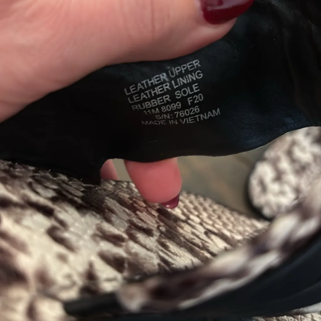 Tory Burch Miller Sandal thong flats snake print size 11 - Image 4