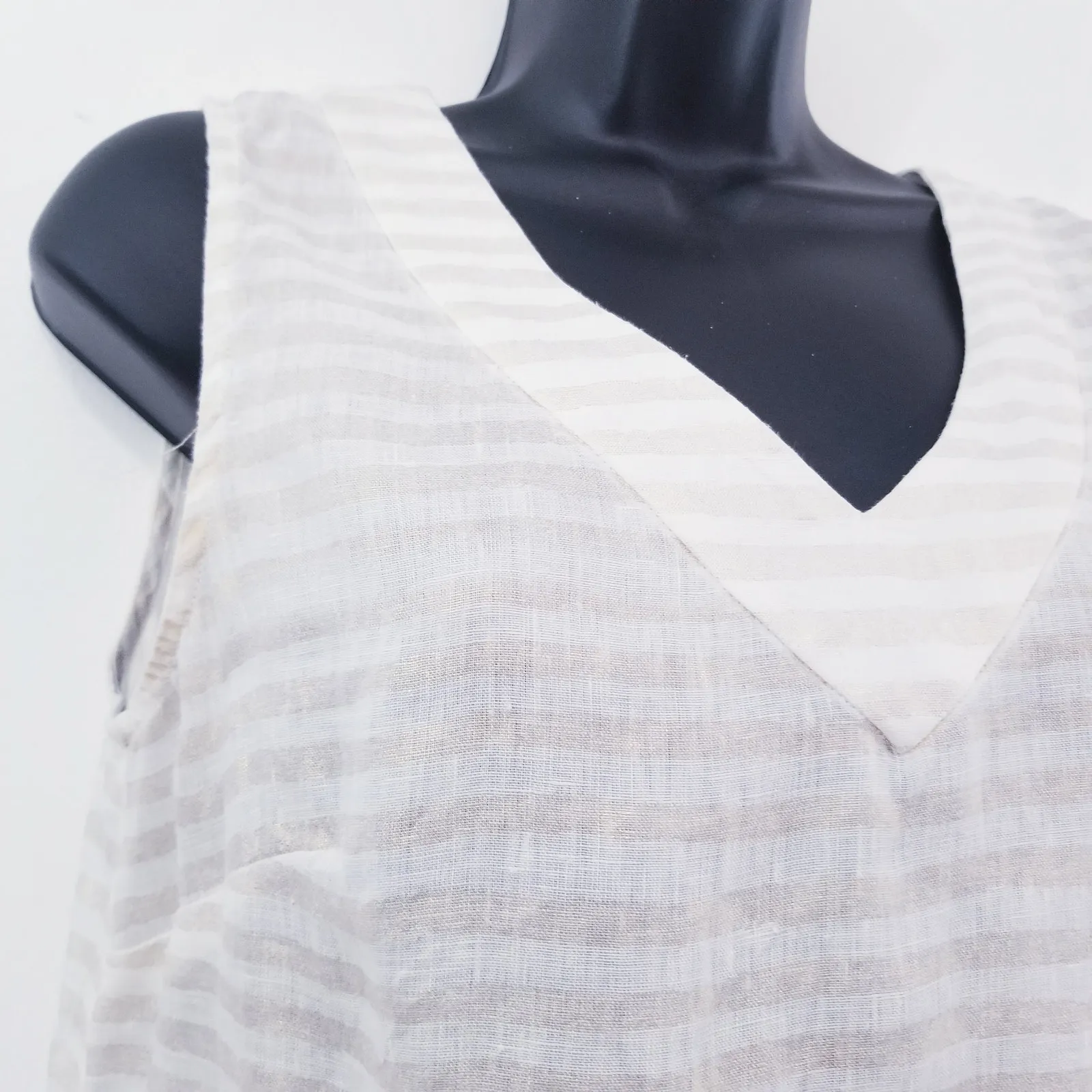 Lucy & Laurel 100% Linen Gold Metallic Blouse - Image 4