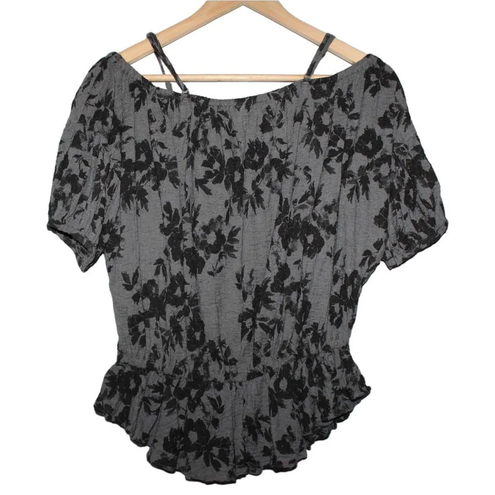 Women's Free People Gray Black Floral Elastic Crop Top Short Sleeve Shirt Size S - Image 2