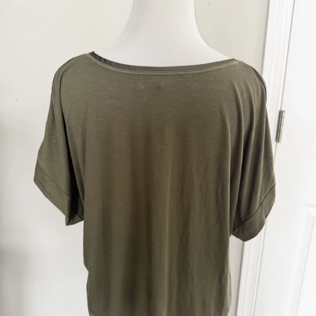 White House Black Market V-Neck Top size Large - Image 5