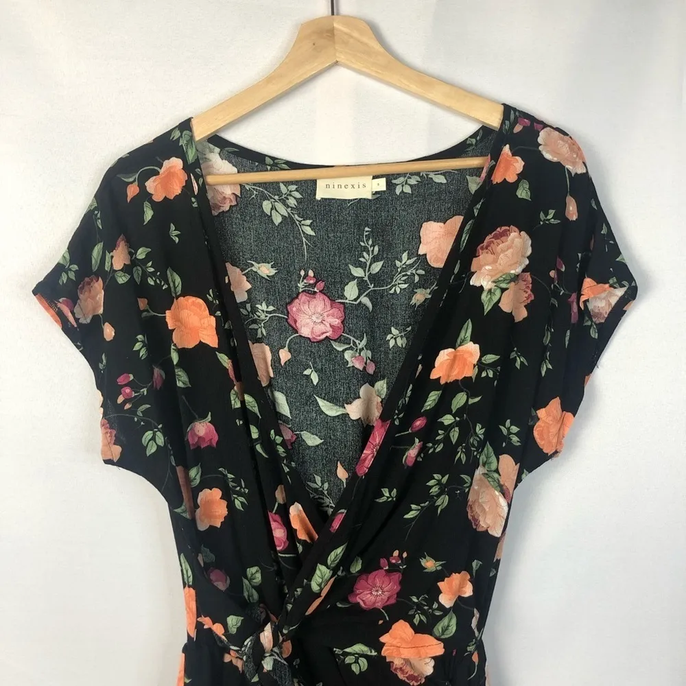 Boutique Ninexis Black Floral Surplice Wrap Short Sleeve Romper S - Image 9