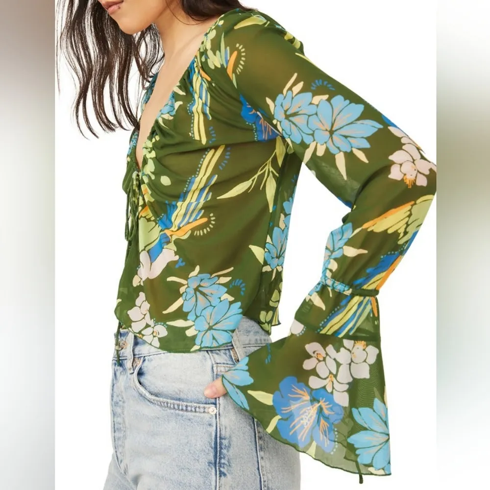NWT Free people Of Paradise Floral Bell Sleeve Blouse size M - Image 3