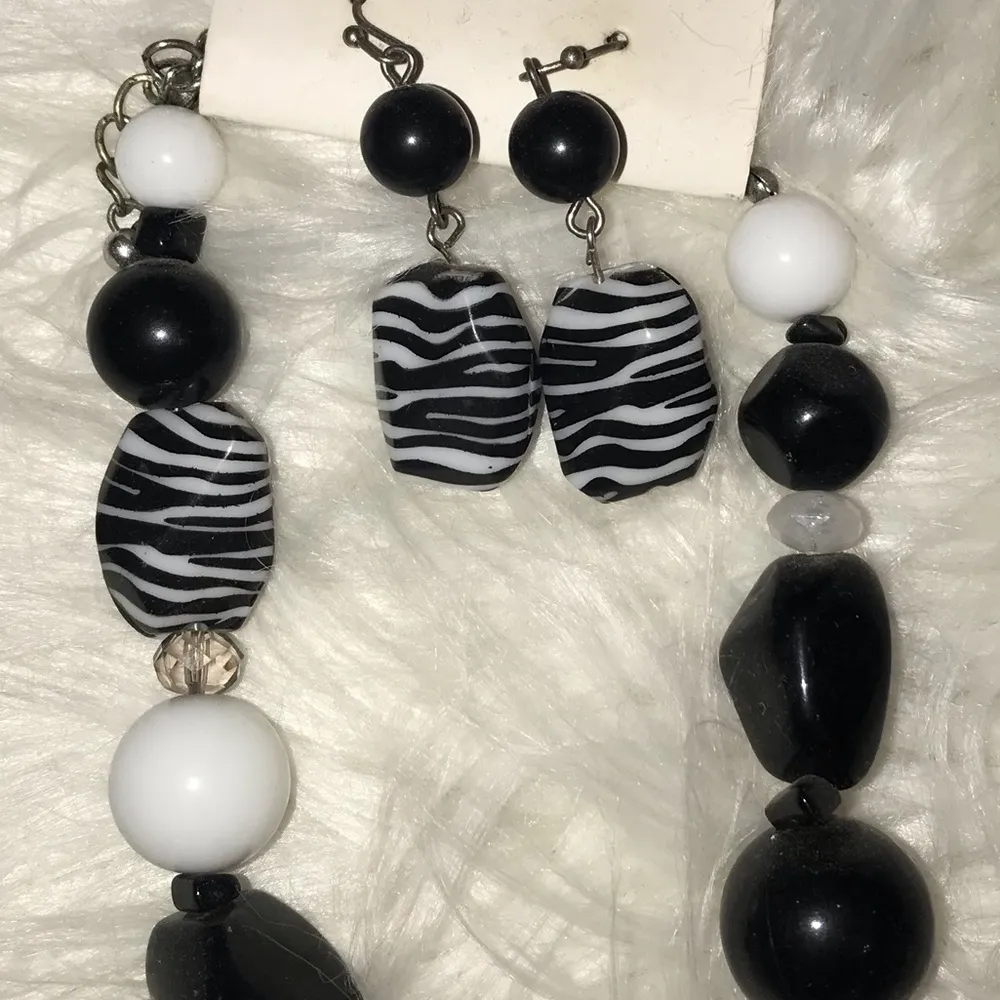NWT Heart & Zebra Statement Necklace Earring Set - Image 4