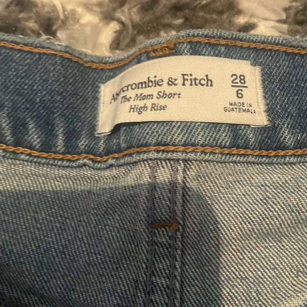 Abercrombie denim shorts Size 28 - Image 2
