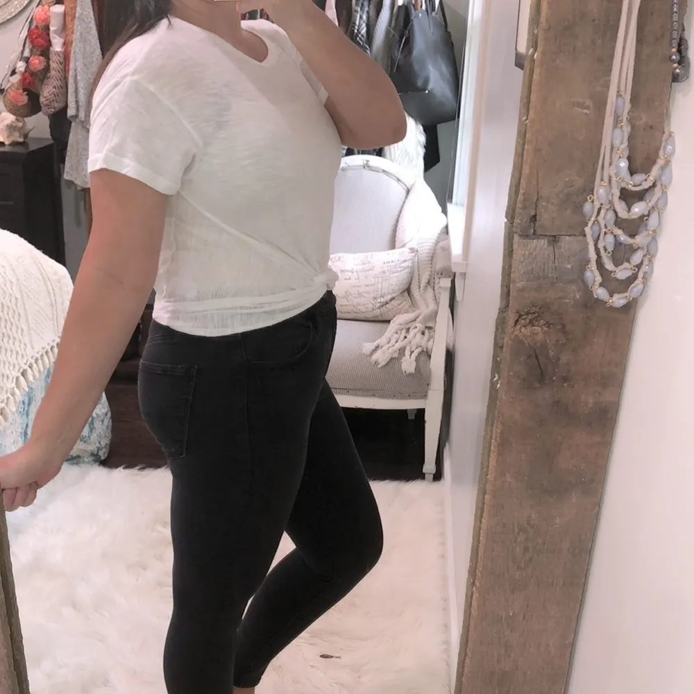 TRUE CRAFT size small white knit front T-shirt - Image 2