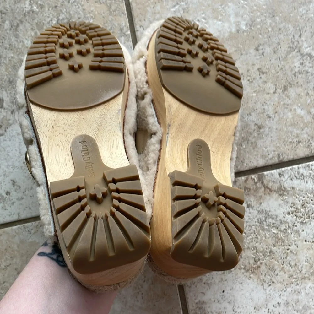 SEE BY CHLOE Viviane Shearling Clogs in Natural - Image 7