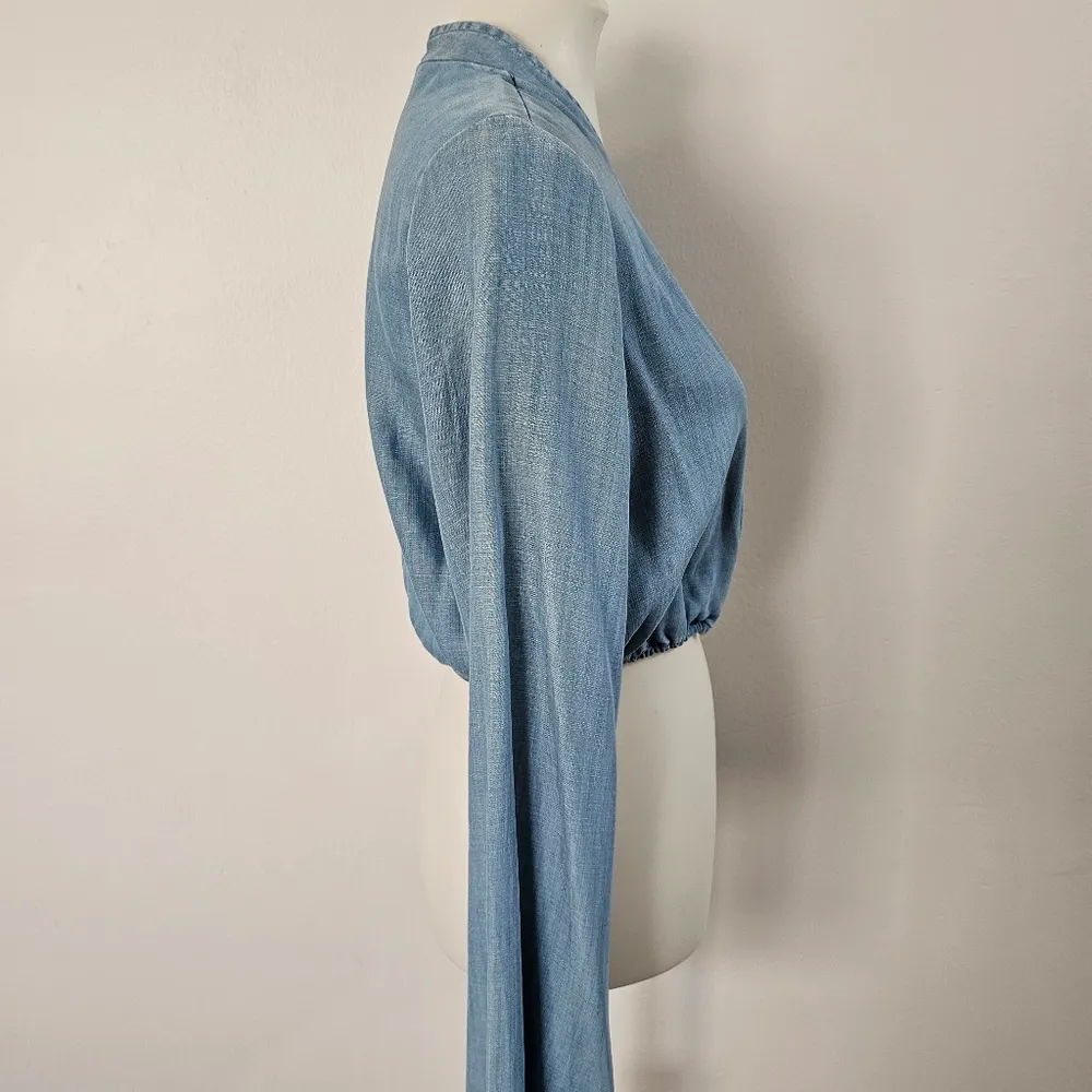 Guess  Audrey Chambray Bell Sleeve Crop Top Size Medium - Image 4