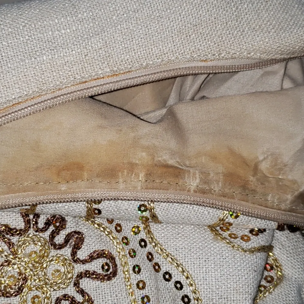 Purse. (B) Gold - Image 9