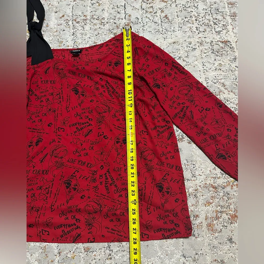 TORRID Verbiage Georgette Script Edge Print One Shoulder Bow tie blouse SZ 2X - Image 5