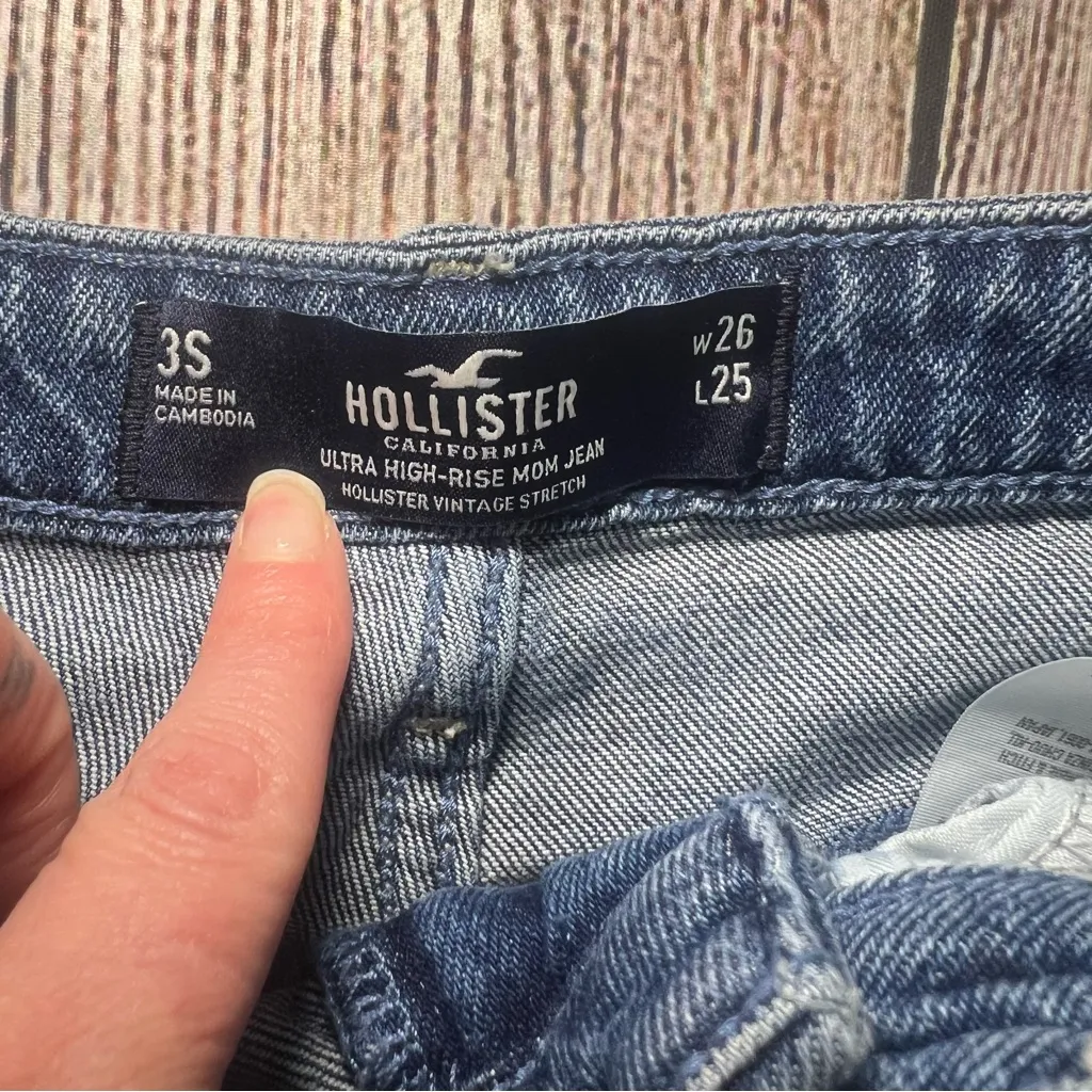 Hollister Jeans Womens 3 Short 26X25 Ultra High Rise Mom Jean Distressed Denim‎ - Image 3
