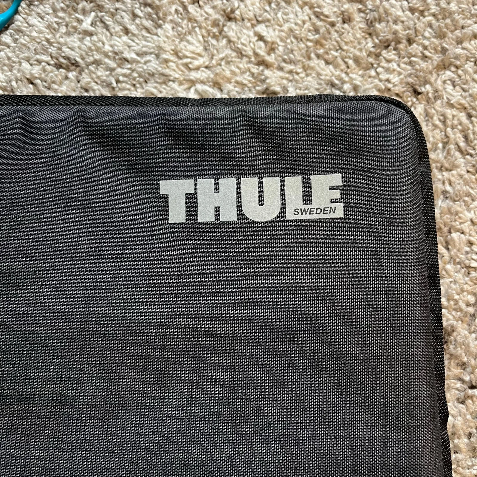 THULE Sweden Laptop Computer Tablet iPad Sleeve Zip Close Gray Travel 13.5x9.5 - Image 3