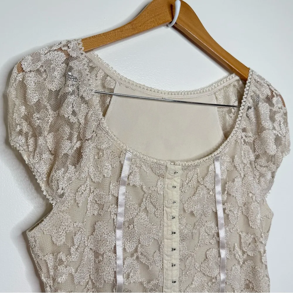 Lacey Cap Sleeve Dressy Top Beige Hook and Eye Detail Women’s Size Large Tan - Image 2
