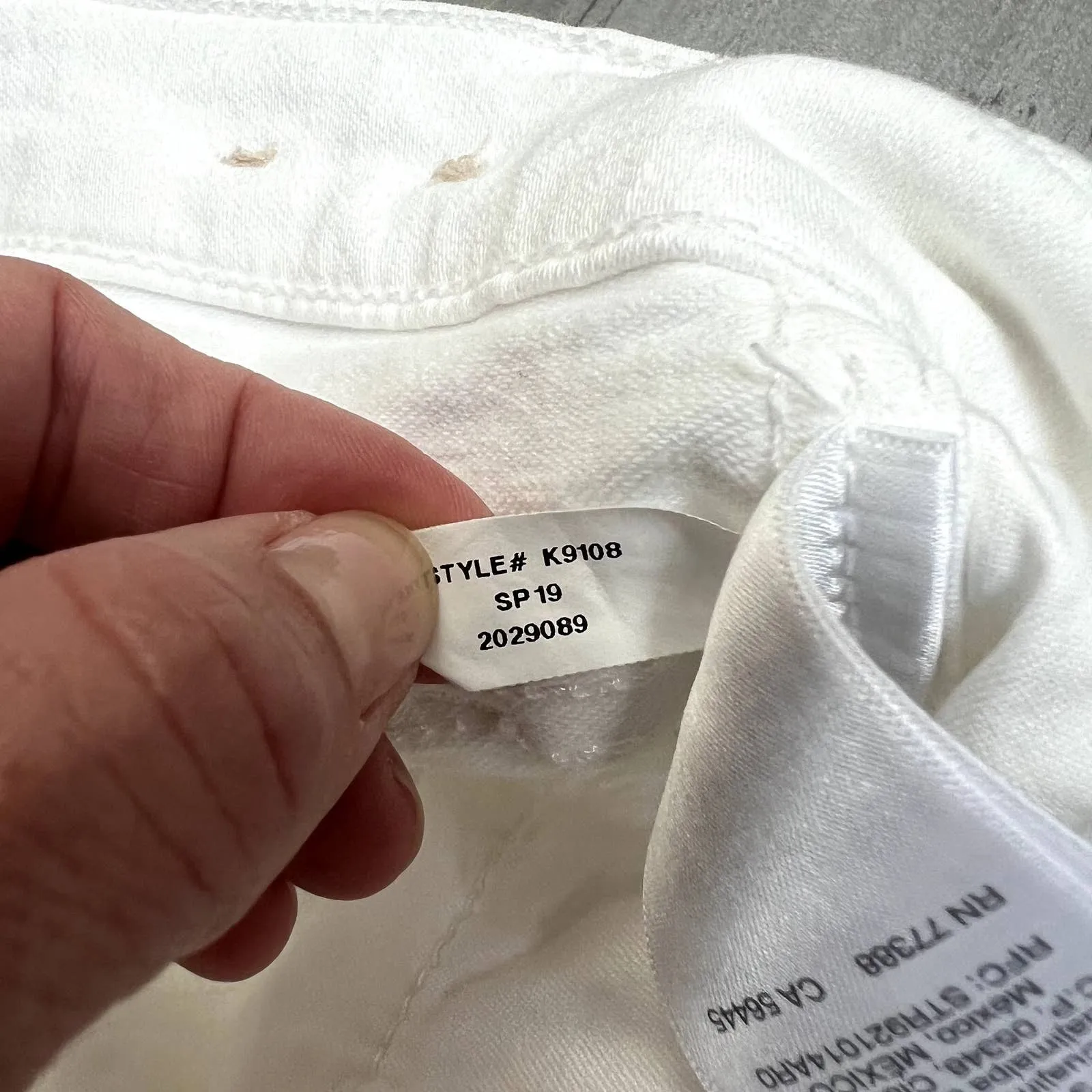 Madewell 10" High-Rise Skinny Jeans in Pure White: Step-Hem Edition 27 - Image 8