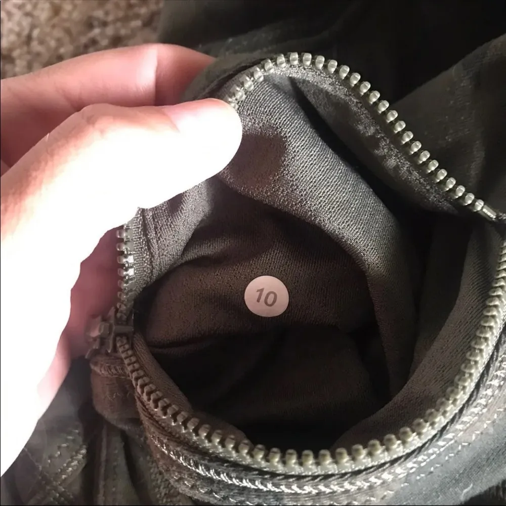 🦄 Rare Savasana Camo Forme Define Jacket - Sz 10 - Image 4