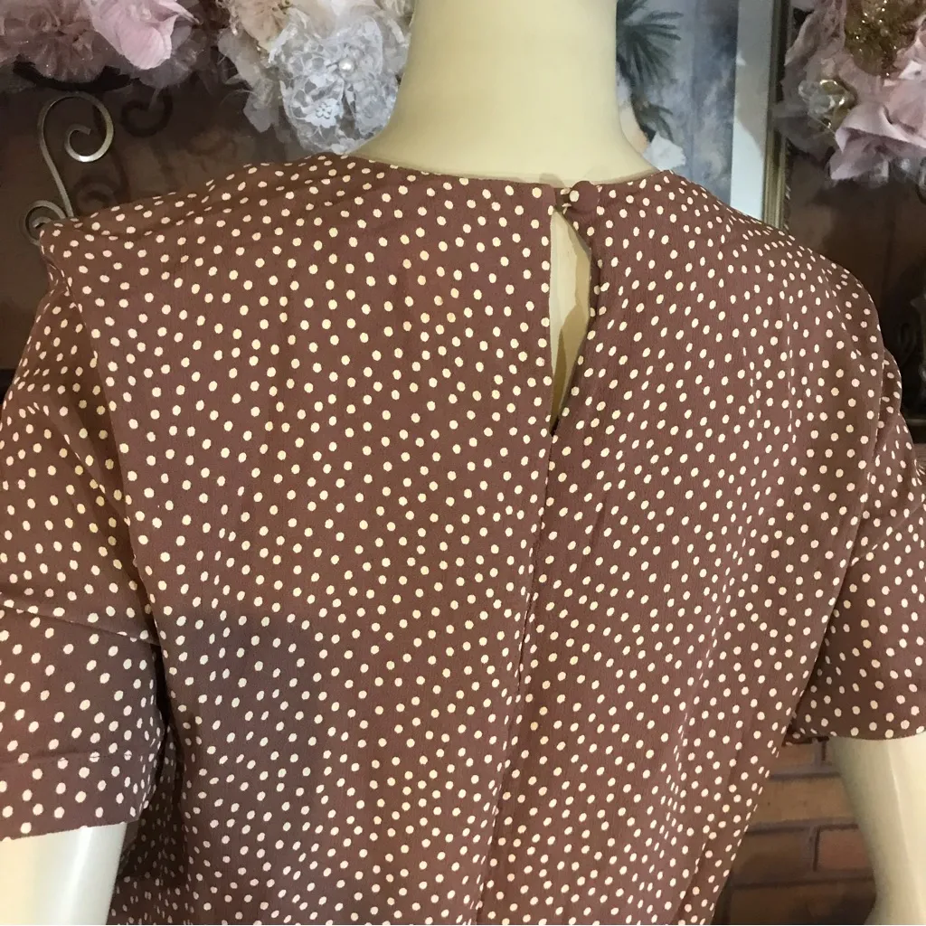 JH COLLECTIBLES VINTAGE 1980'S BROWN & CREAM POLKA-DOT RAYON BLOUSE (10P) - Image 7